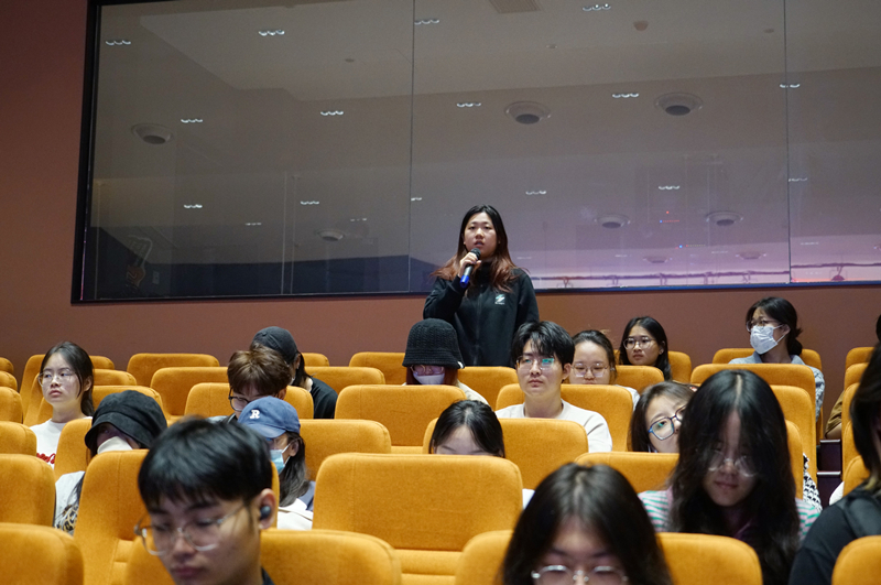 全国就业创业指导专家李震东教授到我们作专题讲座