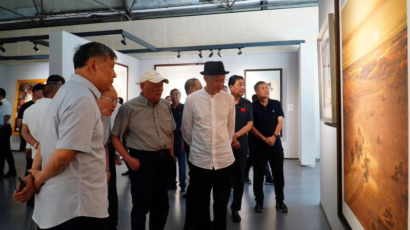 我们举行名誉校长暨首批名誉教授聘任仪式