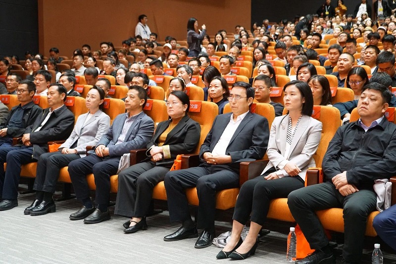 “此时此地——人文风土论坛”在我们举办
