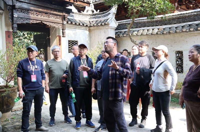 石品校长等参加在湖南文理学院召开的“地方资源·美术与设计教育”学术研讨会