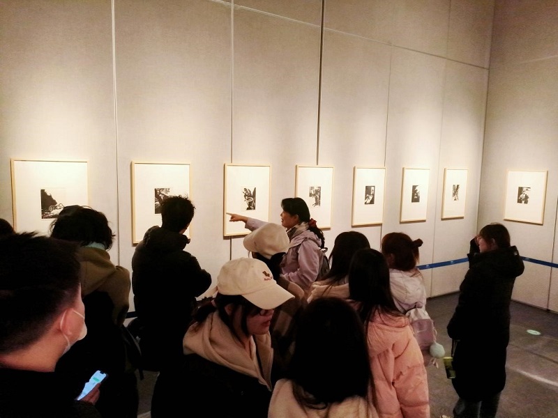 《大河美术报》整版刊登我们教师王旭理论文章