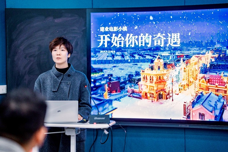 我们校长石品应邀出席中牟新区（中牟县）  教育大会并作主旨发言