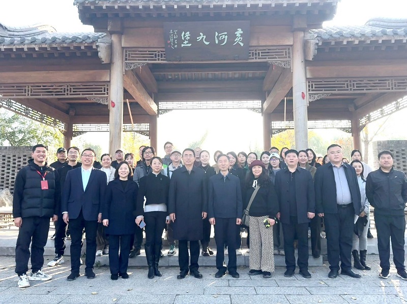 我们校长石品应邀出席中牟新区（中牟县）  教育大会并作主旨发言