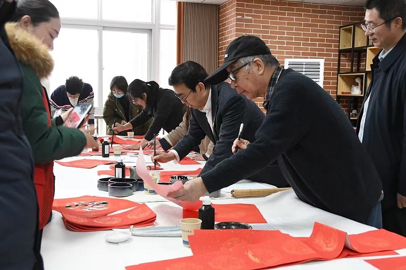 我们校长石品应邀出席中牟新区（中牟县）  教育大会并作主旨发言