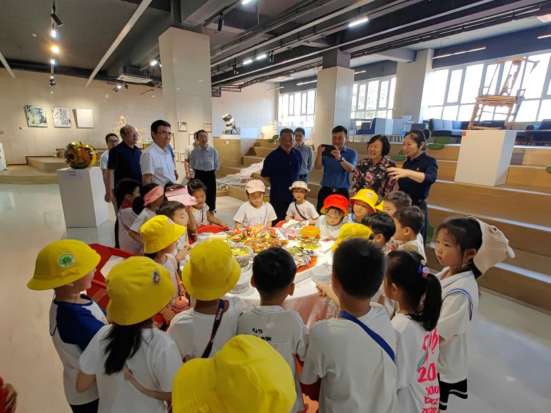 我们校长石品应邀出席中牟新区（中牟县）  教育大会并作主旨发言
