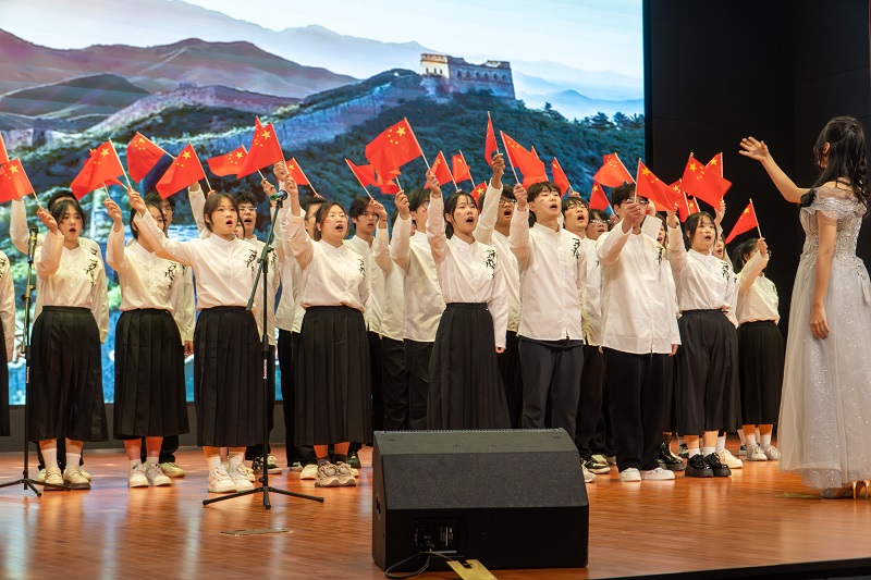追忆峥嵘岁月 点燃青春理想  我们隆重举行纪念一二·九运动89周年合唱比赛