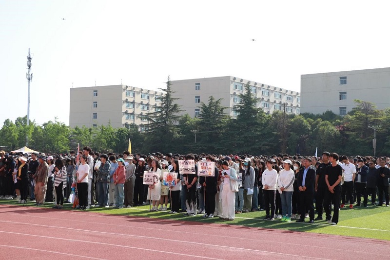 我们成功举办第十三届田径运动会