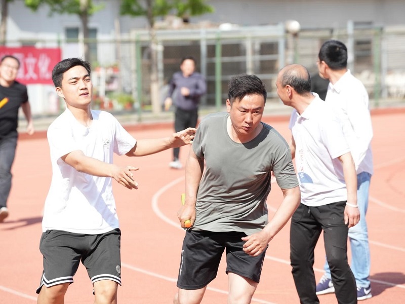 我们成功举办第十三届田径运动会