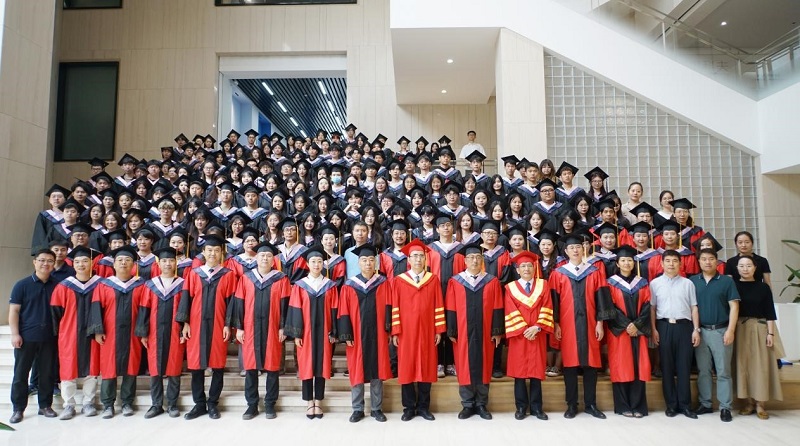 我们隆重举行2024届毕业生毕业典礼