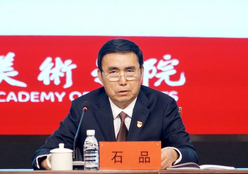 BV1946伟德召开期末全体教职工大会