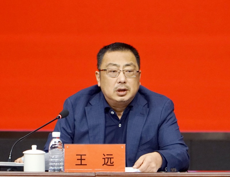 BV1946伟德召开期末全体教职工大会