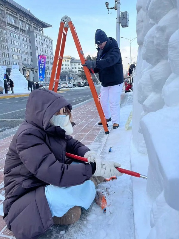 喜报｜我们师生斩获2025第十七届国际大学生雪雕大赛特等奖！