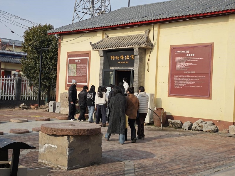 我们师生赴中牟县开展“艺术赋能乡村振兴”主题采风活动