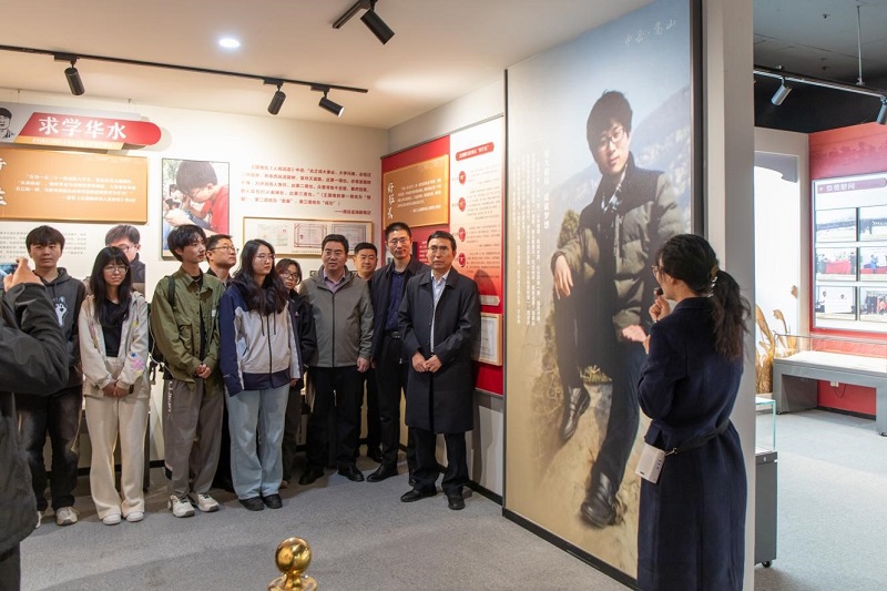 缅怀孟瑞鹏精神 书写青春新华章 ——BV1946伟德师生代表赴华北水利水电大学开展主题教育活动