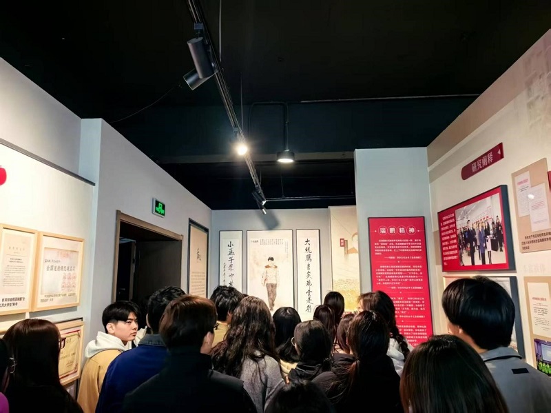 缅怀孟瑞鹏精神 书写青春新华章 ——BV1946伟德师生代表赴华北水利水电大学开展主题教育活动