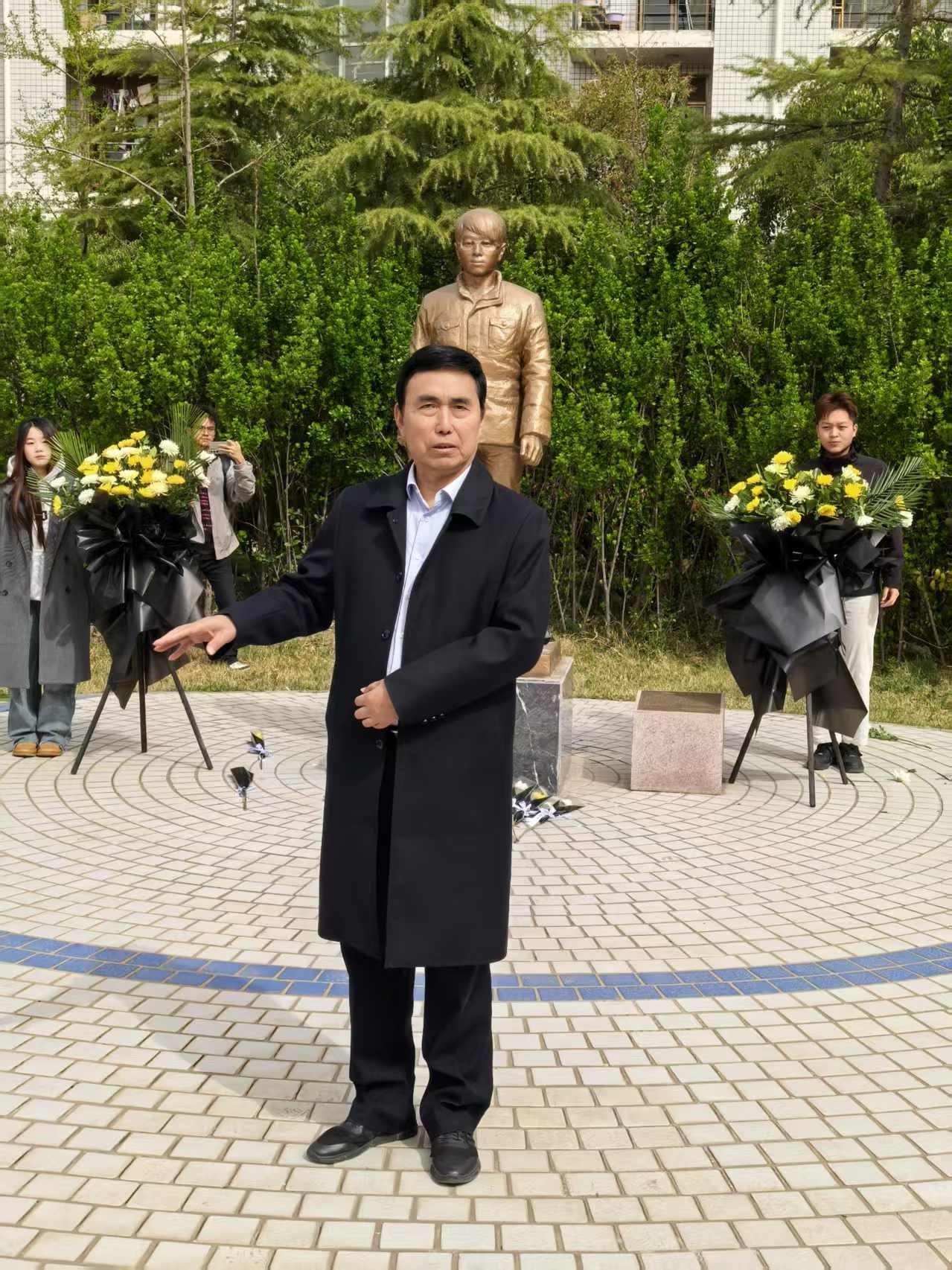 缅怀孟瑞鹏精神 书写青春新华章 ——BV1946伟德师生代表赴华北水利水电大学开展主题教育活动