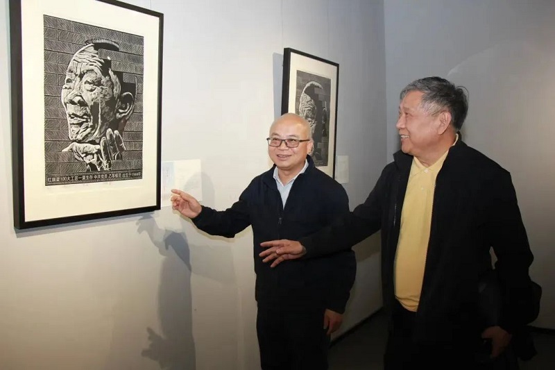 纪念红旗渠通水60周年|大渠青梦——张伟元红旗渠百大工匠版画艺术展暨作品捐赠仪式在我们举行