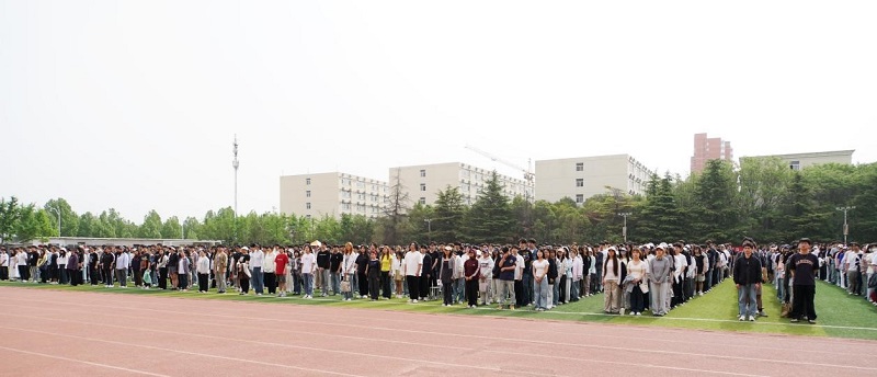 我们成功举办第十四届田径运动会