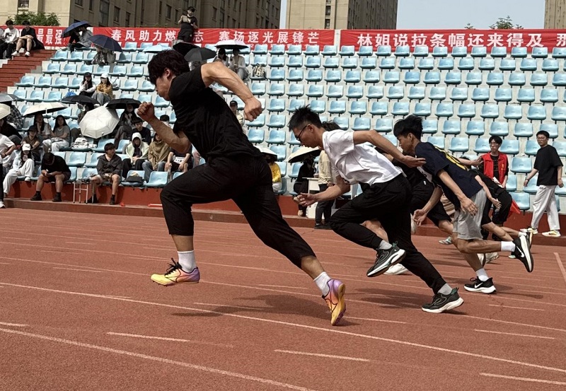 我们成功举办第十四届田径运动会