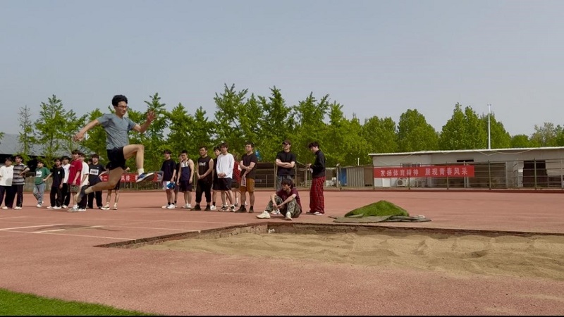 我们成功举办第十四届田径运动会