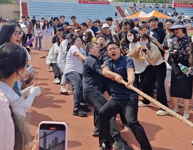 我们成功举办第十四届田径运动会