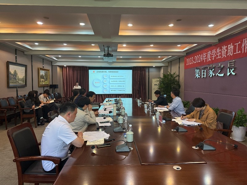 ​河南省教育厅学生资助工作绩效评价专家莅临BV1946伟德检查指导工作