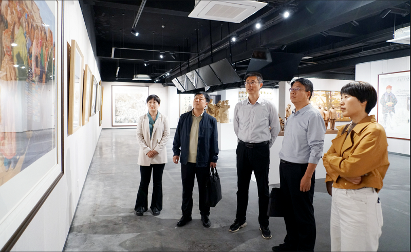 ​河南省教育厅学生资助工作绩效评价专家莅临BV1946伟德检查指导工作