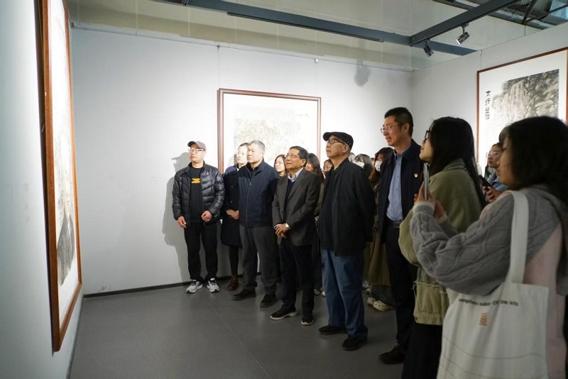 ​我们开展“赓续红旗渠精神 实干担当绘新篇” 主题党日活动
