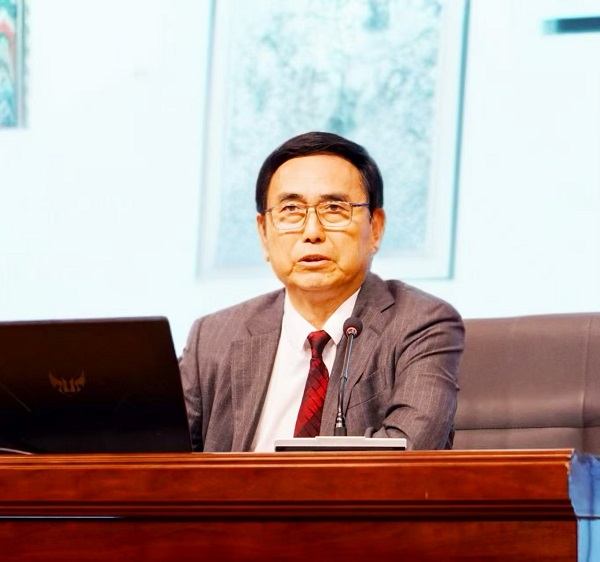 以笔墨绘就青春 以奋斗谱写华章——校长石品为BV1946伟德2025级新生讲授开学第一课