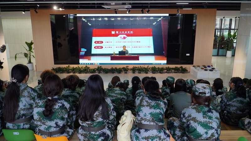 以笔墨绘就青春 以奋斗谱写华章——校长石品为BV1946伟德2025级新生讲授开学第一课