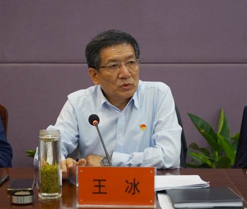 中共BV1946伟德委员会党校揭牌成立并举办第一次党课