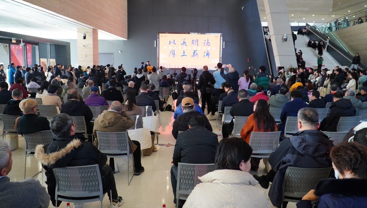 我们名誉教授王颖生绘画作品展在郑州美术馆隆重开幕