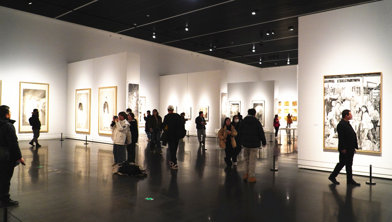 我们名誉教授王颖生绘画作品展在郑州美术馆隆重开幕
