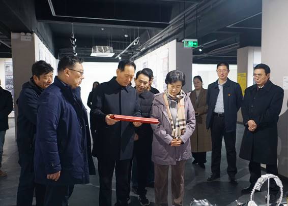 河南省关工委主任赵素萍一行到我们考察指导工作