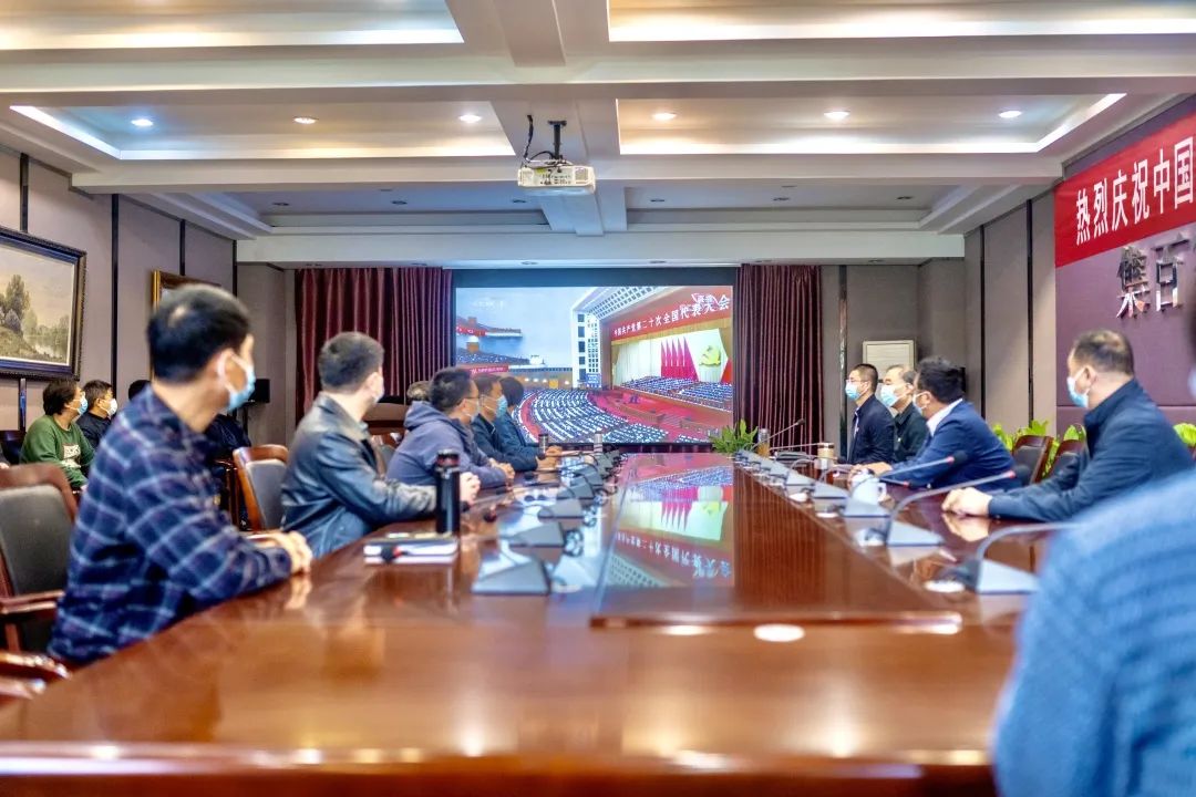我们师生收看学习热议党的二十大报告精神
