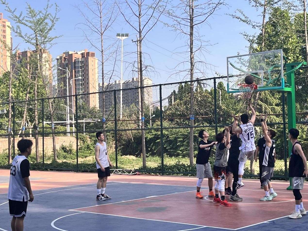 我们第十九届男子篮球赛圆满落幕