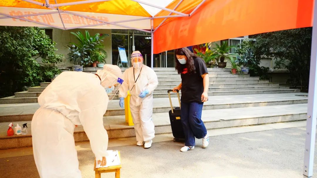 我们开展秋季学期学生返校疫情防控应急演练