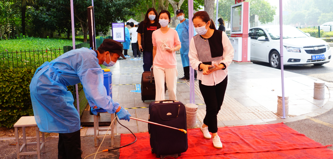 我们开展秋季学期学生返校疫情防控应急演练