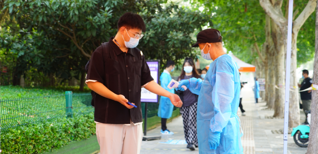 我们开展秋季学期学生返校疫情防控应急演练