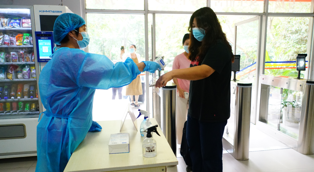 我们开展秋季学期学生返校疫情防控应急演练