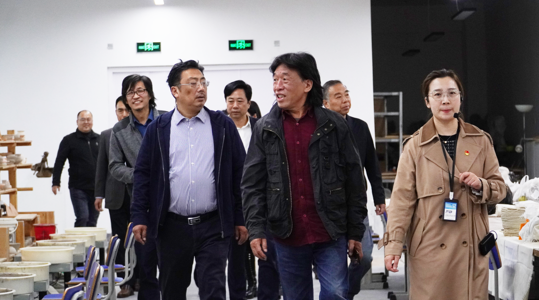 河南省美术馆馆长于会见一行莅临我们调研指导工作