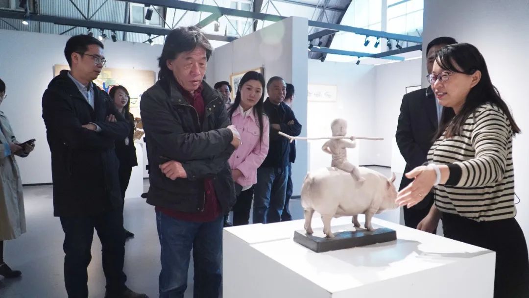 河南省美术馆馆长于会见一行莅临我们调研指导工作