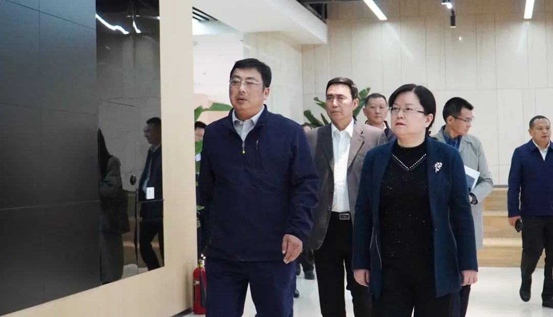 中牟县委书记丁文霞一行到我们调研