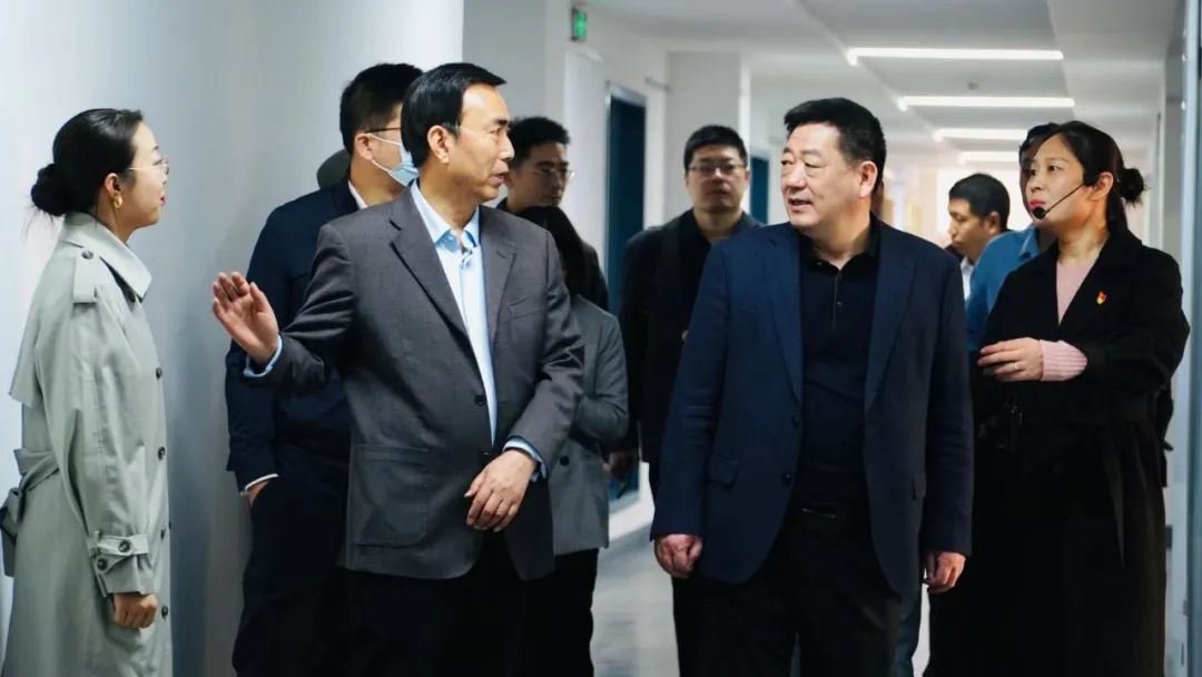 河南省教育厅高教处处长张水潮一行莅临我们调研指导工作