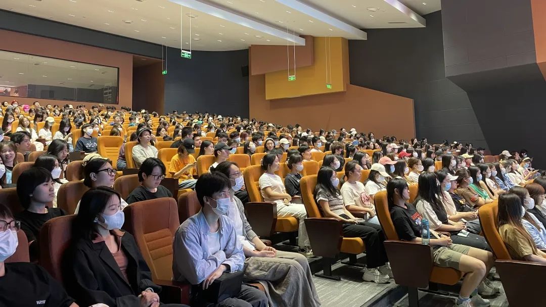 知名书籍设计师樊响应邀到我们开展学术讲座