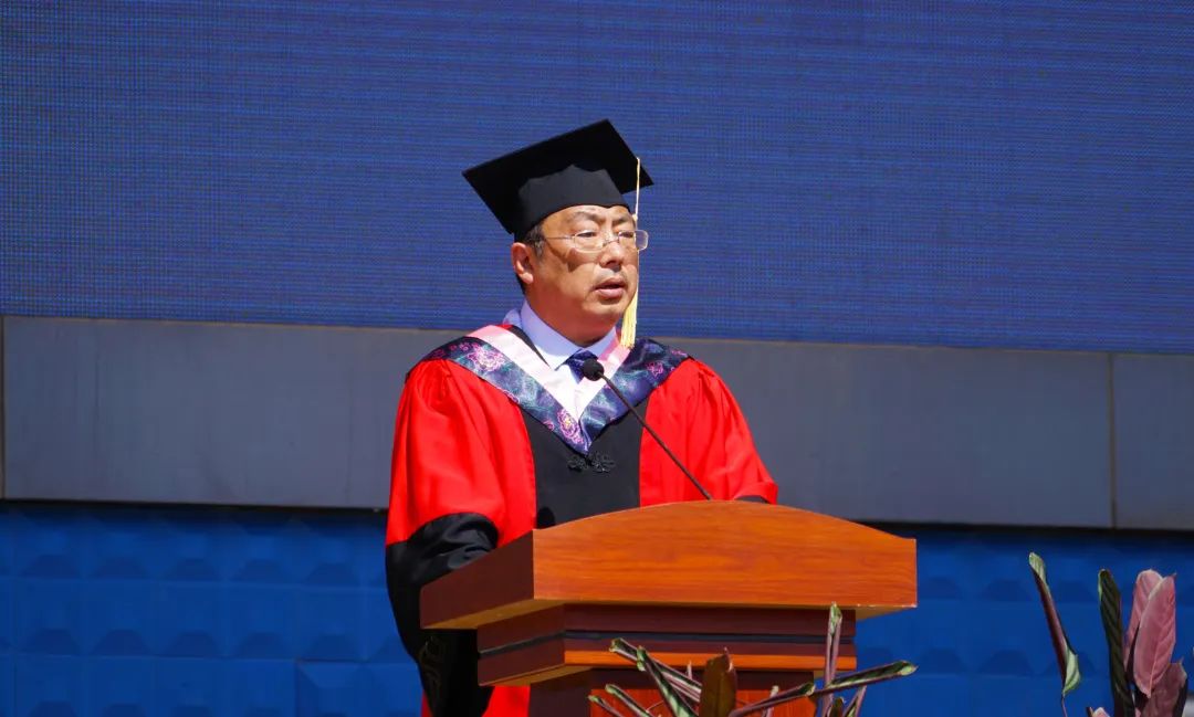 我们隆重举行2023届毕业生毕业典礼