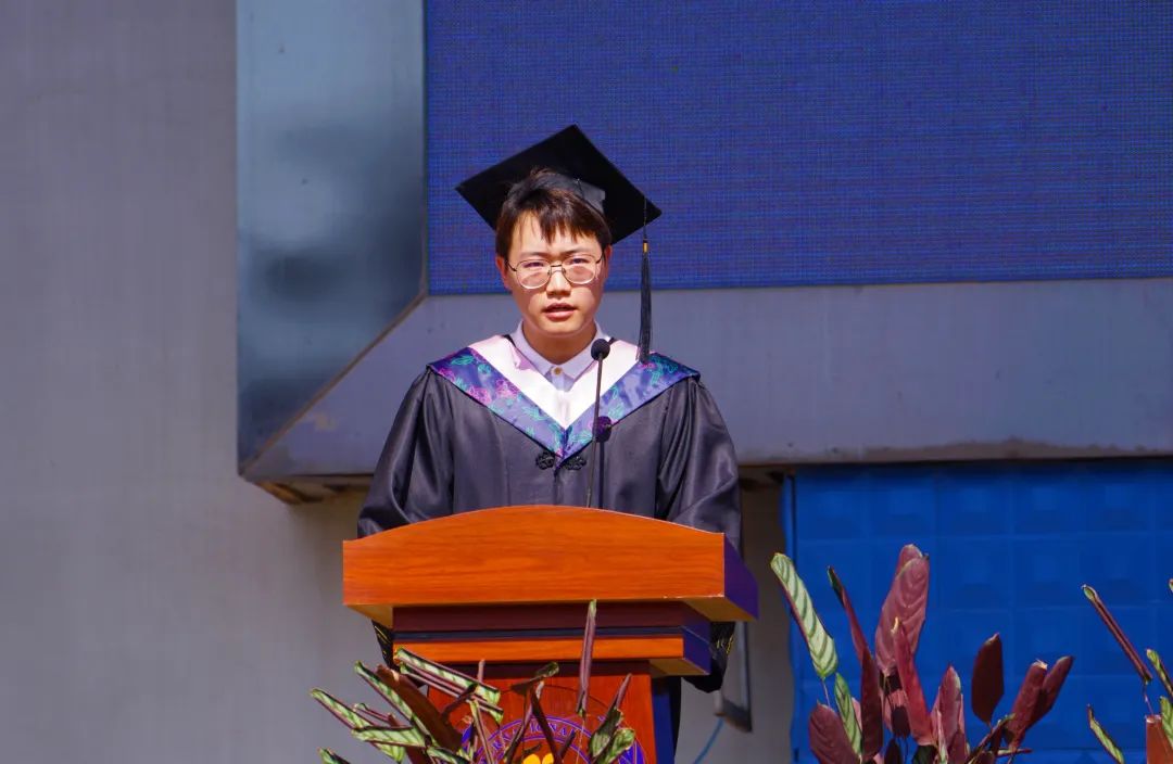 我们隆重举行2023届毕业生毕业典礼
