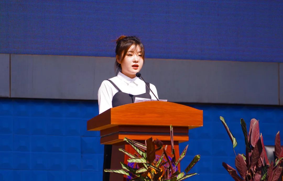 我们隆重举行2023届毕业生毕业典礼