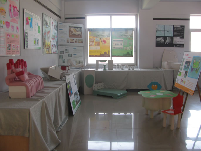 我们2008级产品艺术设计专业学生举办家具设计展 我们2008级产品艺术设计专业学生举办家具设计展