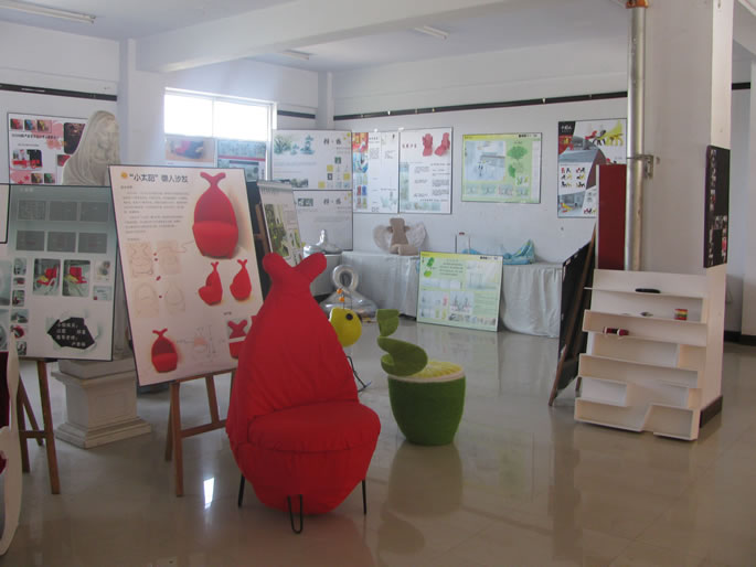 我们2008级产品艺术设计专业学生举办家具设计展 我们2008级产品艺术设计专业学生举办家具设计展